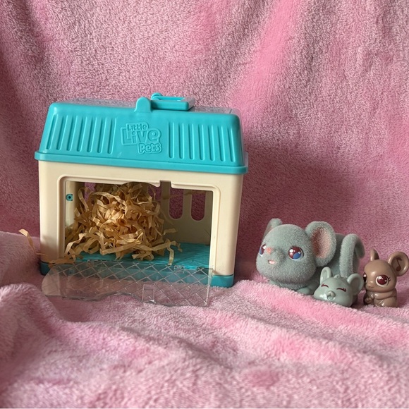 little live pets Other - Little live pets mama surprise mouse + 3 babies
